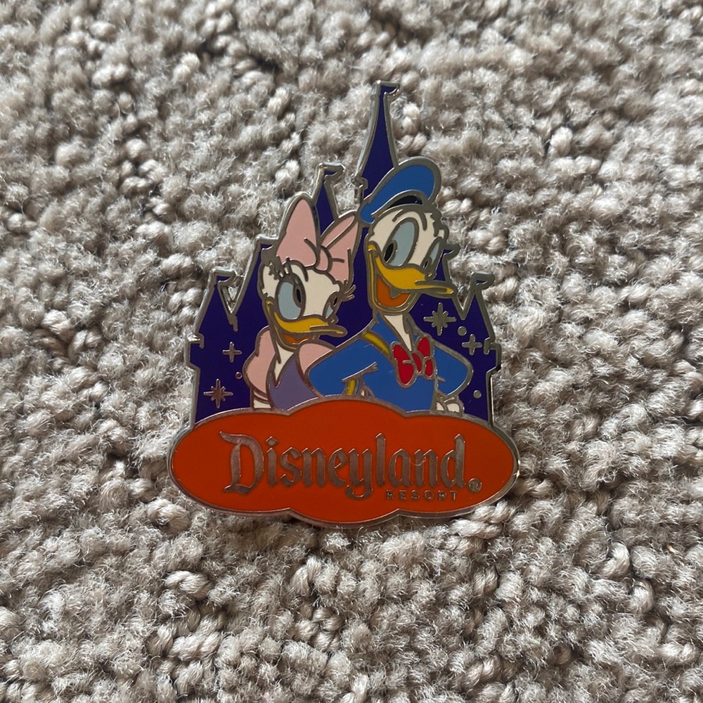 Disneyland Resort Donald and Daisy Trading Pin